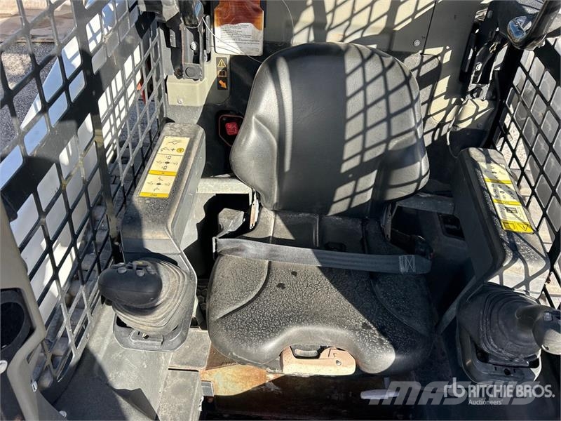 Bobcat T62 Compact Track Loader لوادر انزلاقية التوجيه