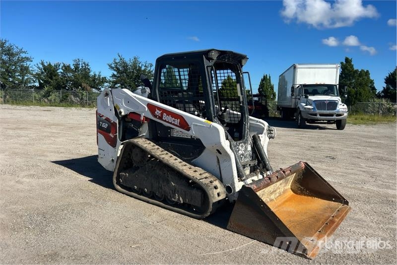 Bobcat T62 Compact Track Loader لوادر انزلاقية التوجيه