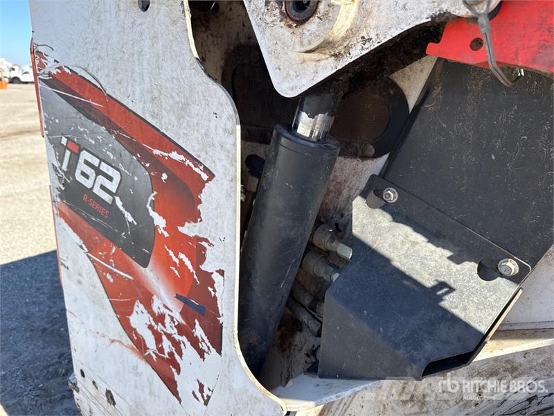 Bobcat T62 Compact Track Loader Mini Pale Gommate