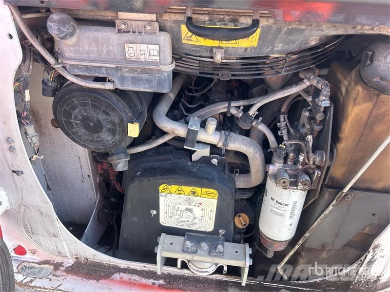 Bobcat T62 Compact Track Loader Skid steer mini nakladalci
