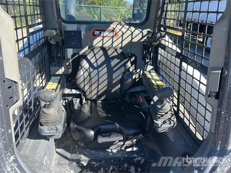 Bobcat T62 Compact Track Loader لوادر انزلاقية التوجيه