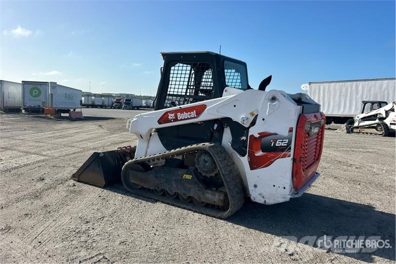Bobcat T62 Compact Track Loader لوادر انزلاقية التوجيه