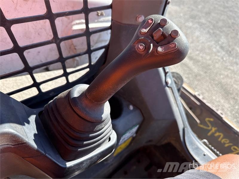 Bobcat T62 Compact Track Loader Mini Pale Gommate