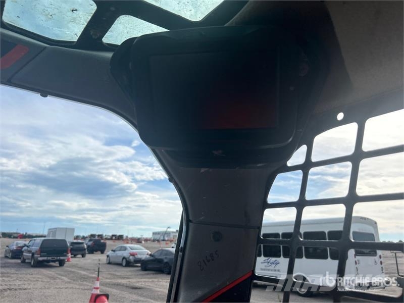 Bobcat T62 Compact Track Loader Skid steer loaders