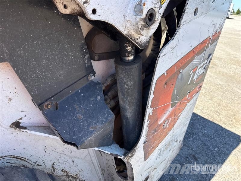 Bobcat T62 Compact Track Loader Skid steer mini nakladalci