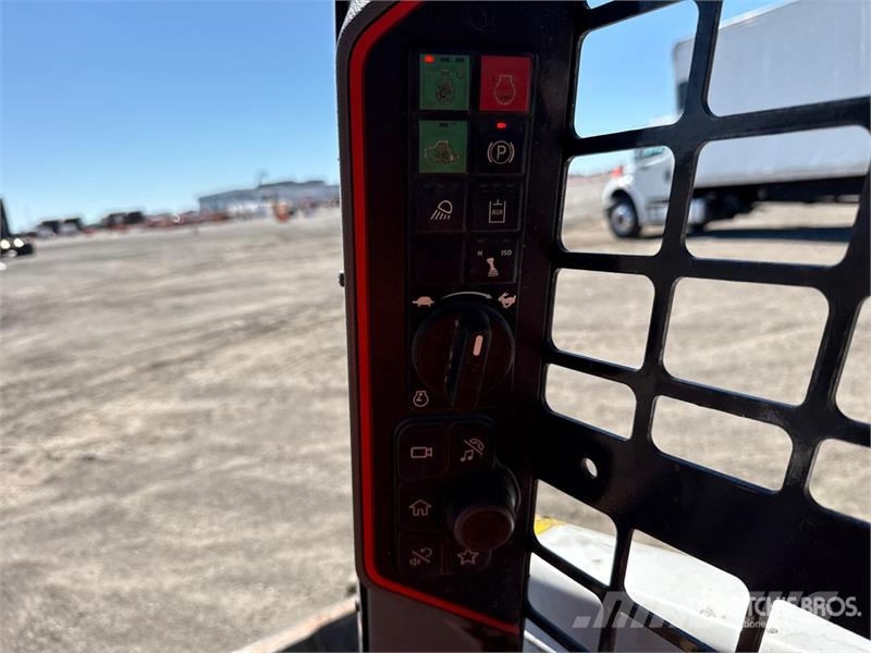 Bobcat T62 Compact Track Loader Skid steer mini nakladalci