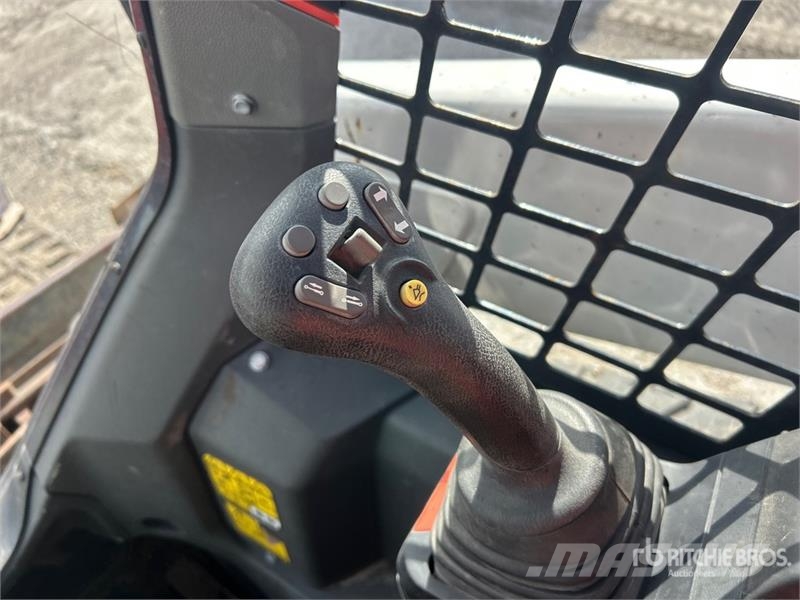 Bobcat T62 Compact Track Loader Skid steer mini nakladalci