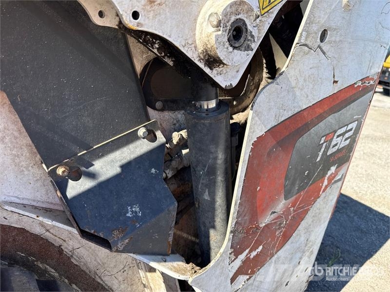 Bobcat T62 Compact Track Loader Mini Pale Gommate