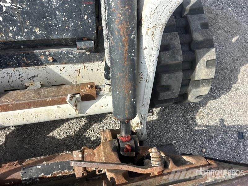 Bobcat T62 Compact Track Loader Skid steer mini nakladalci