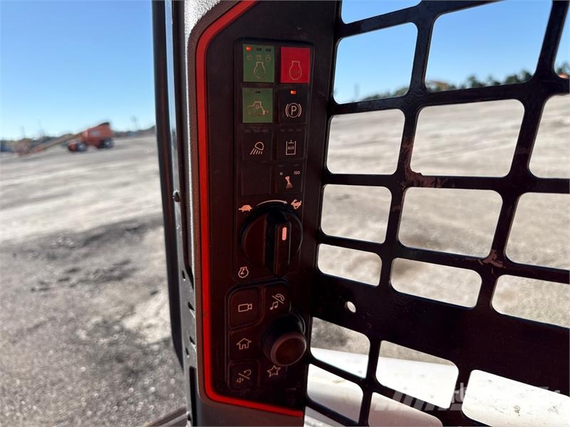Bobcat T62 Compact Track Loader Mini Pale Gommate