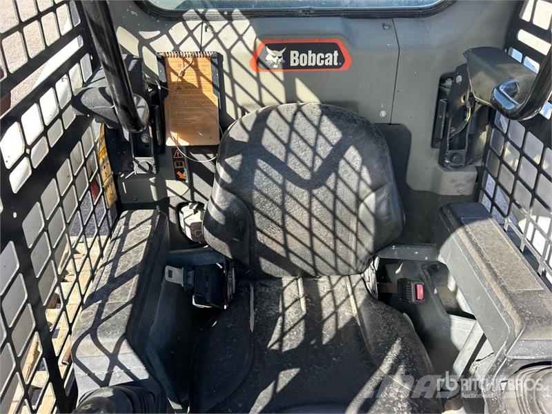 Bobcat T62 Compact Track Loader Мини-погрузчики