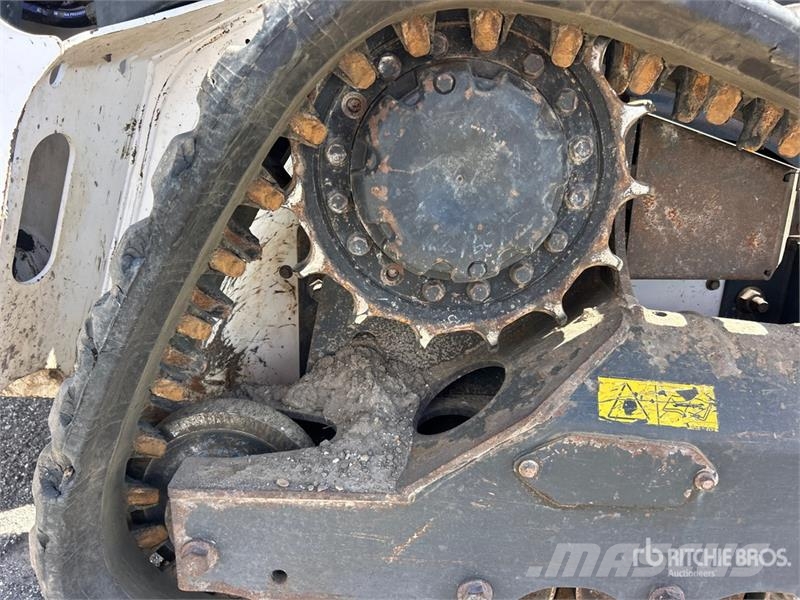 Bobcat T62 Compact Track Loader Skid steer loaders