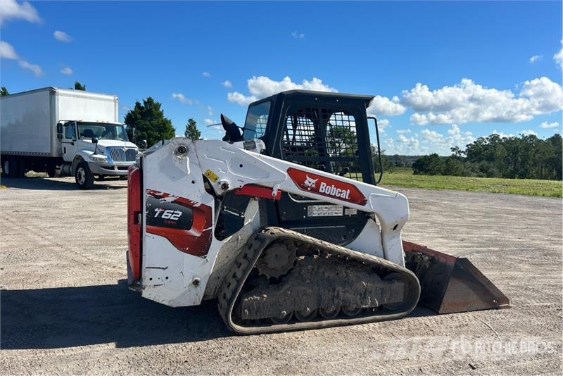 Bobcat T62 Compact Track Loader لوادر انزلاقية التوجيه