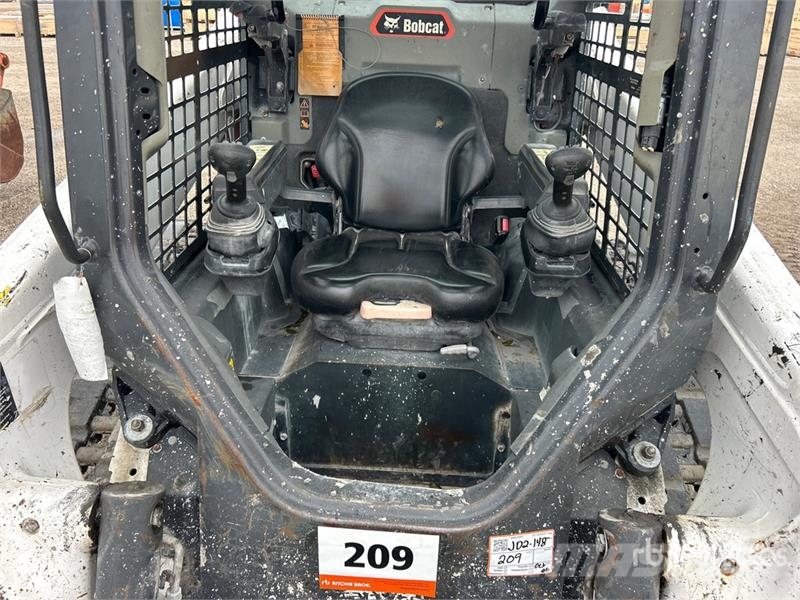 Bobcat T62 Two-Speed Compact Track Loader لوادر انزلاقية التوجيه