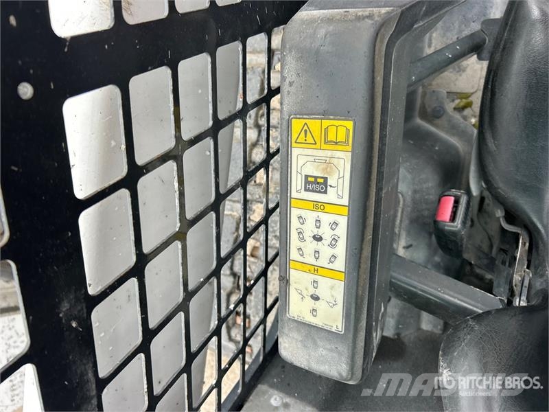 Bobcat T62 Two-Speed Compact Track Loader لوادر انزلاقية التوجيه