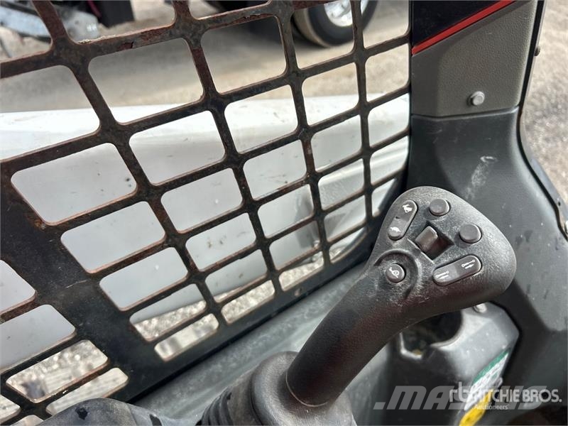 Bobcat T62 Two-Speed Compact Track Loader Мини-погрузчики