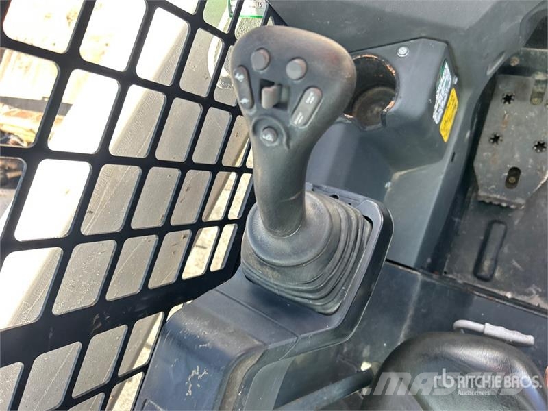 Bobcat T62 Two-Speed Compact Track Loader Smykem řízené nakladače