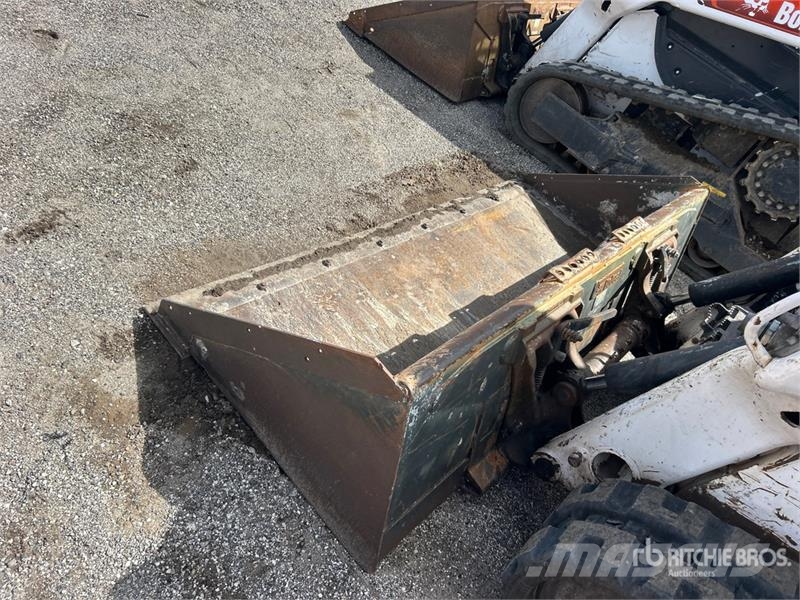 Bobcat T62 Two-Speed Compact Track Loader Smykem řízené nakladače