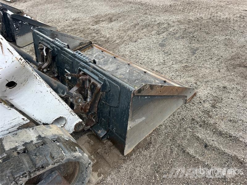 Bobcat T62 Two-Speed Compact Track Loader لوادر انزلاقية التوجيه