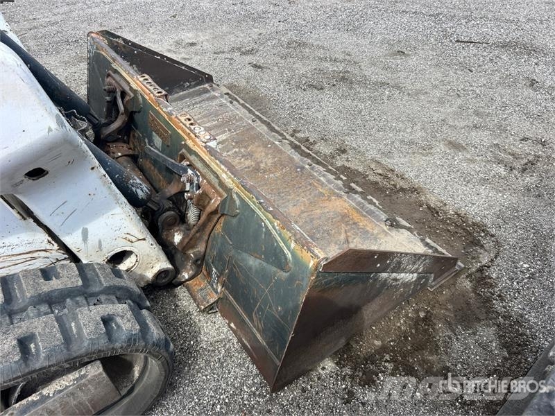Bobcat T62 Two-Speed Compact Track Loader Smykem řízené nakladače