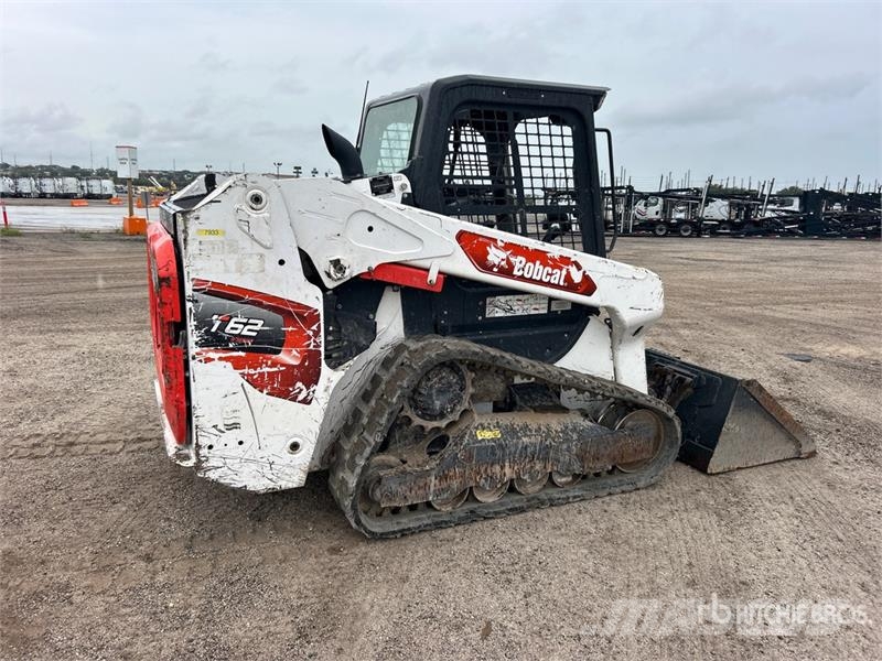 Bobcat T62 Two-Speed Compact Track Loader لوادر انزلاقية التوجيه