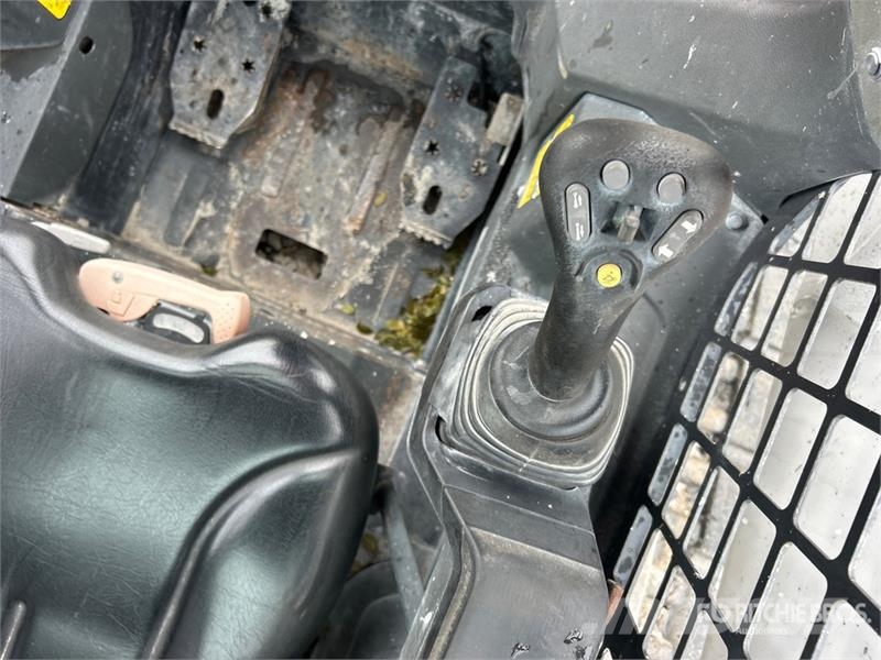 Bobcat T62 Two-Speed Compact Track Loader لوادر انزلاقية التوجيه