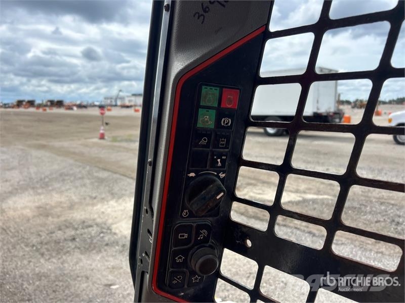 Bobcat T62 Two-Speed Compact Track Loader Мини-погрузчики