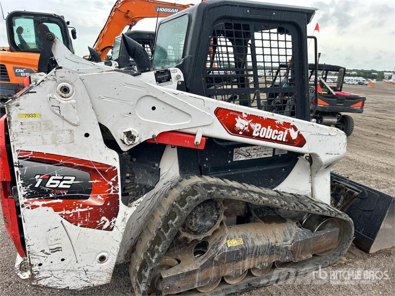 Bobcat T62 Two-Speed Compact Track Loader لوادر انزلاقية التوجيه