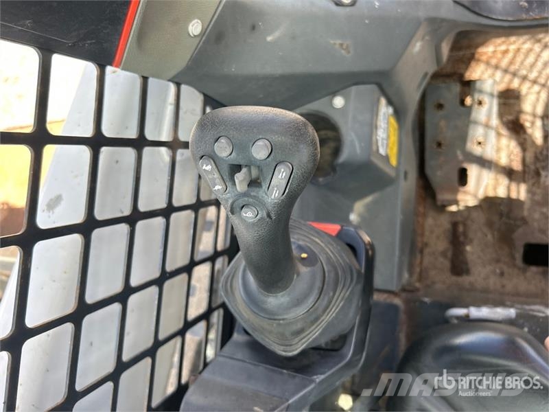 Bobcat T62 Two-Speed Compact Track Loader Smykem řízené nakladače