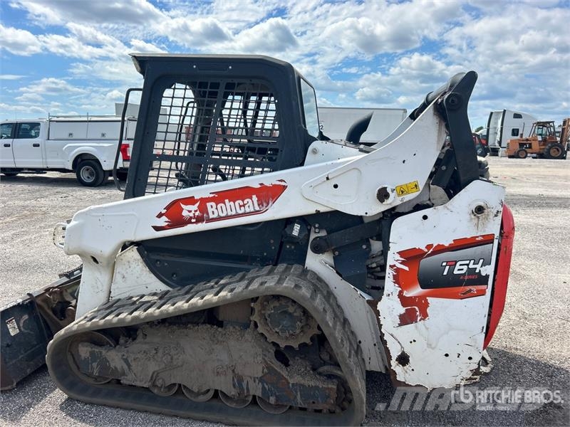 Bobcat T64 Compact Track Loader لوادر انزلاقية التوجيه