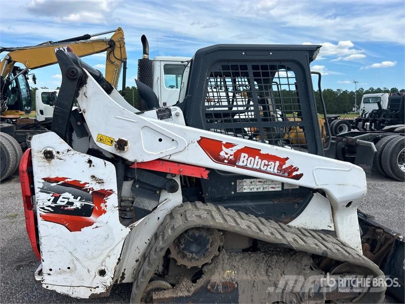 Bobcat T64 Compact Track Loader لوادر انزلاقية التوجيه