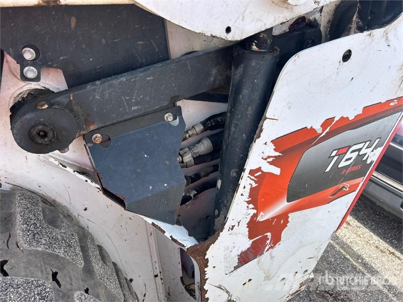 Bobcat T64 Compact Track Loader لوادر انزلاقية التوجيه