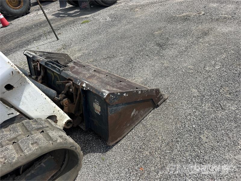 Bobcat T64 Compact Track Loader لوادر انزلاقية التوجيه