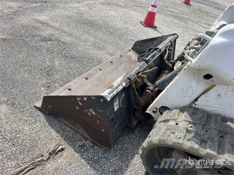 Bobcat T64 Compact Track Loader لوادر انزلاقية التوجيه