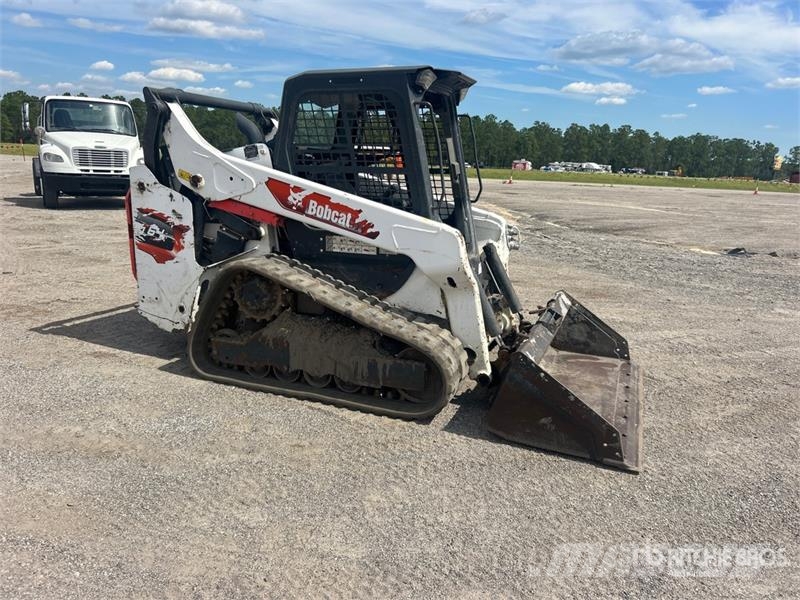 Bobcat T64 Compact Track Loader لوادر انزلاقية التوجيه