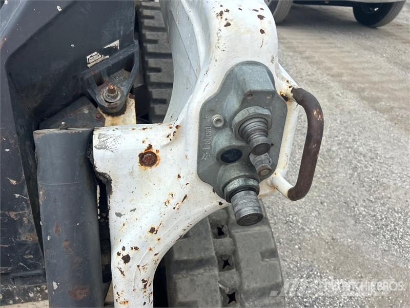 Bobcat T64 Compact Track Loader Мини-погрузчики