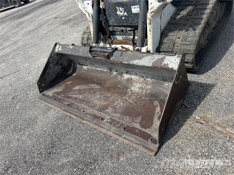 Bobcat T64 Compact Track Loader لوادر انزلاقية التوجيه