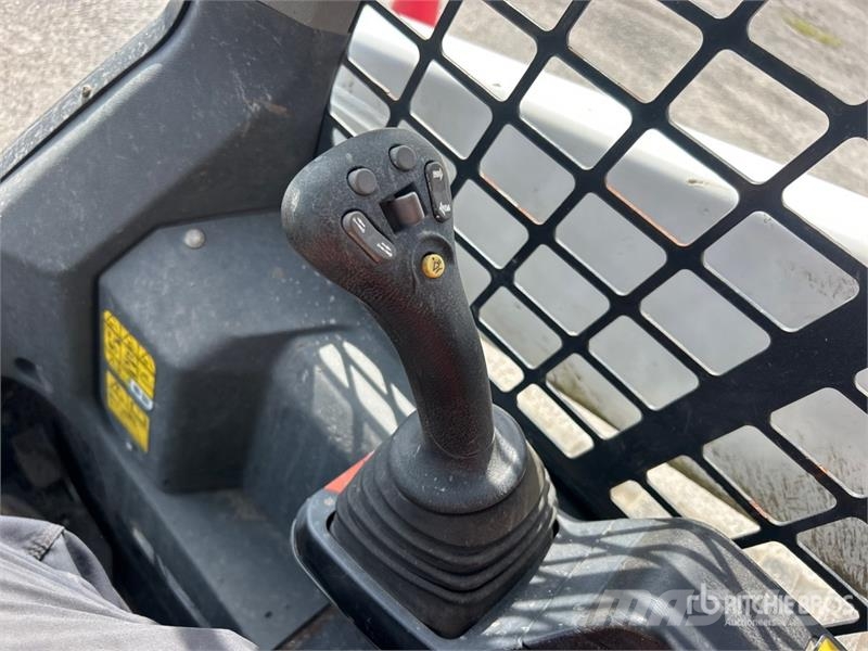 Bobcat T64 Compact Track Loader لوادر انزلاقية التوجيه