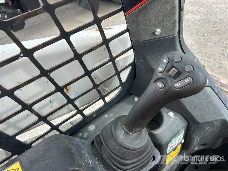Bobcat T64 Compact Track Loader Мини-погрузчики