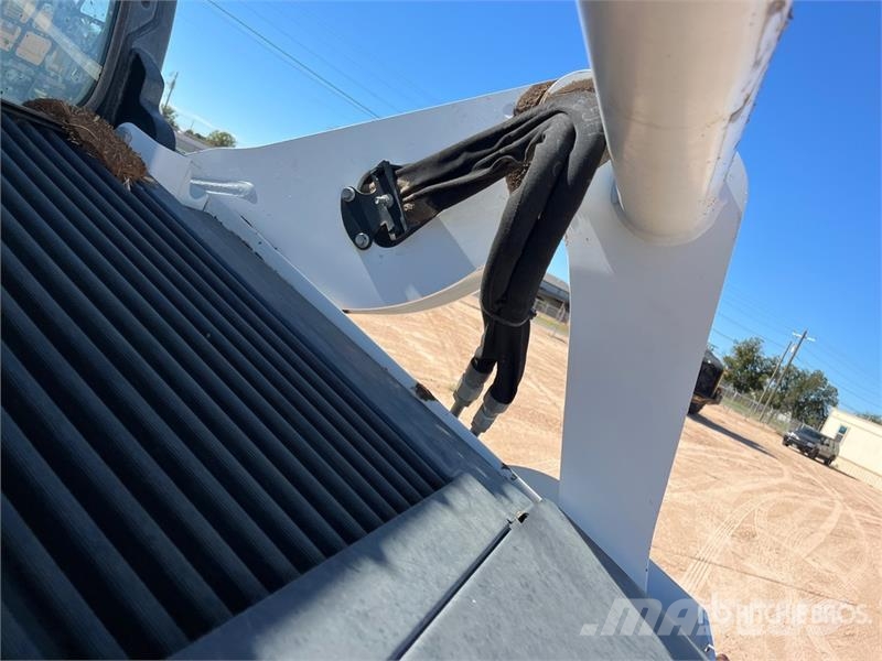 Bobcat T650 لوادر انزلاقية التوجيه