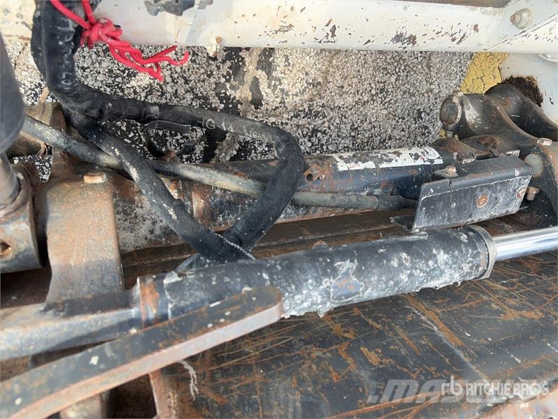 Bobcat T66 Skid steer mini utovarivači