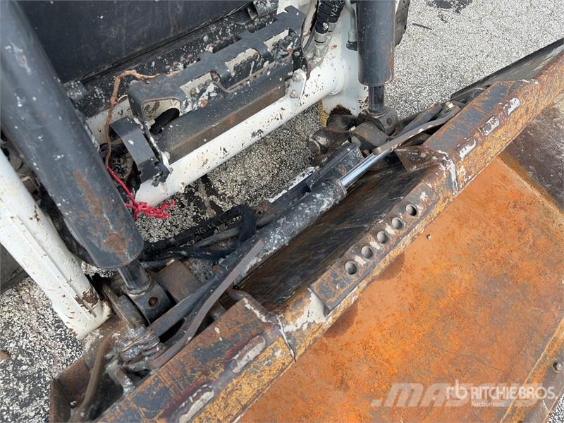 Bobcat T66 Skid steer mini utovarivači