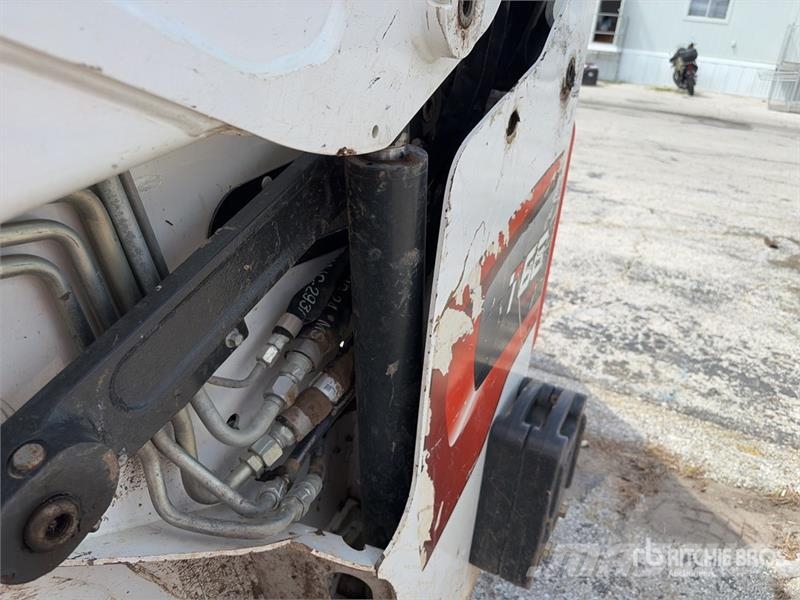 Bobcat T66 Skid steer mini utovarivači