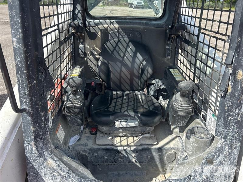 Bobcat T740 Lietoti riteņu kompaktiekrāvēji