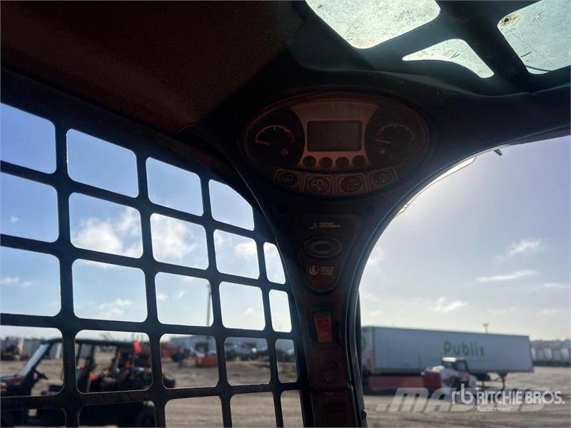 Bobcat T740 لوادر انزلاقية التوجيه