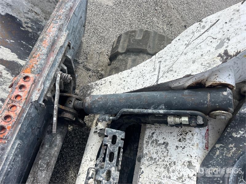 Bobcat T740 Skid steer mini nakladalci