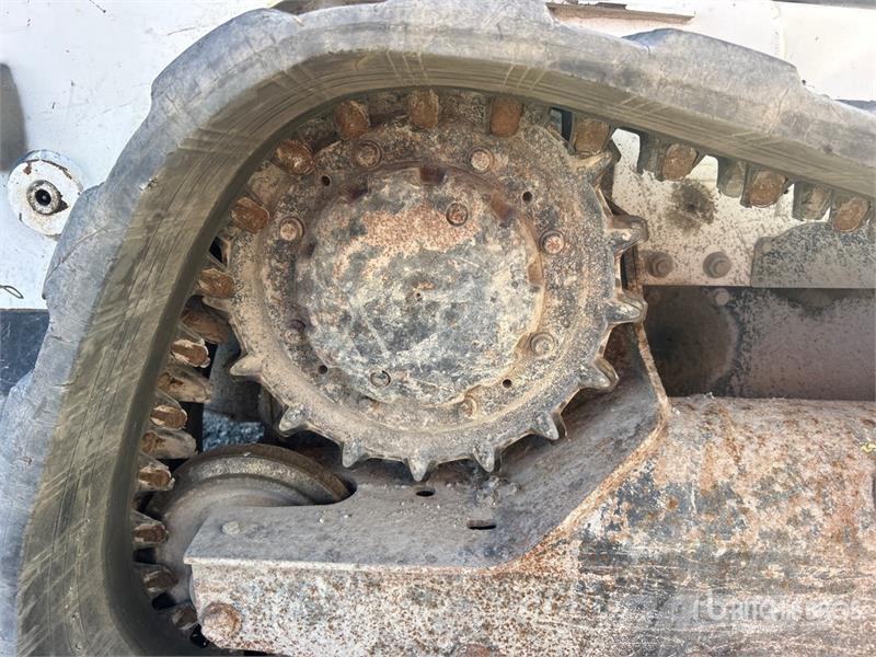Bobcat T740 لوادر انزلاقية التوجيه