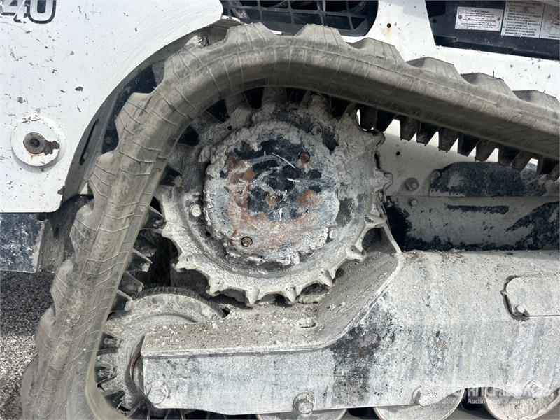 Bobcat T740 Skid steer mini nakladalci