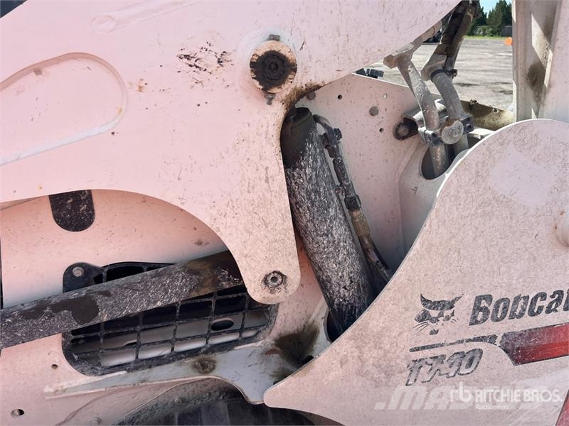 Bobcat T740 Lietoti riteņu kompaktiekrāvēji