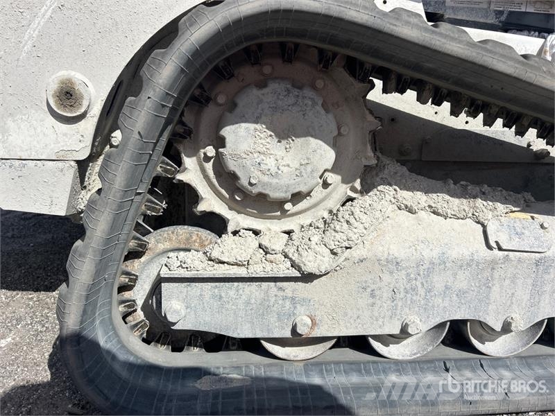 Bobcat T740 Lietoti riteņu kompaktiekrāvēji
